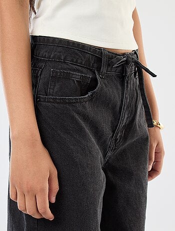 Jean corte wide leg con cinturón fino de jean