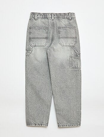 Vaquero holgado con bolsillos grandes