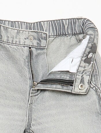 Vaquero holgado con bolsillos grandes