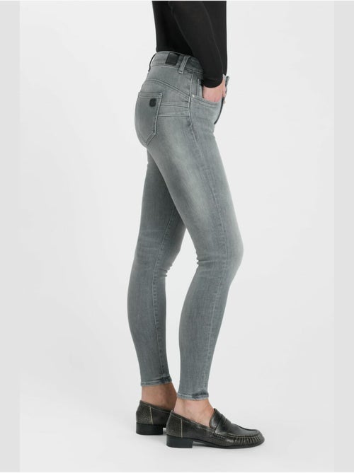 Jeans push-up slim tiro alto pulp, 7/8 - Kiabi Jeans push-up slim tiro alto pulp, 7/8 - Kiabi