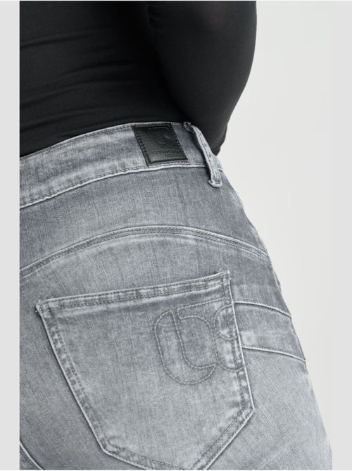 Jeans push-up slim tiro alto PULP, largo 34 - Kiabi Jeans push-up slim tiro alto PULP, largo 34 - Kiabi