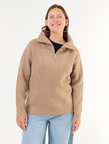 Jersey acanalado con cremallera y cuello alto