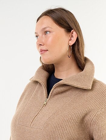 Jersey acanalado con cremallera y cuello alto