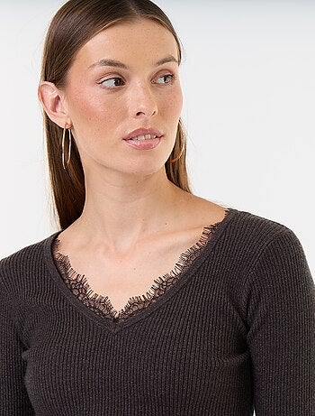 Jersey acanalado con cuello de pico y encaje
