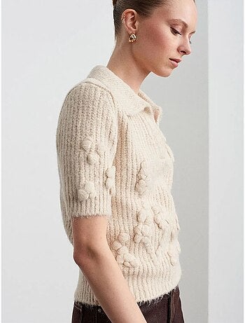 Jersey acanalado texturizado con cuello polo