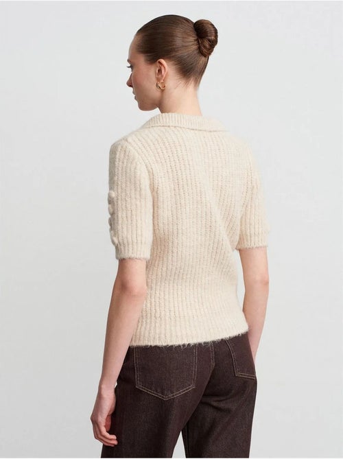 Jersey acanalado texturizado con cuello polo - Kiabi Jersey acanalado texturizado con cuello polo - Kiabi