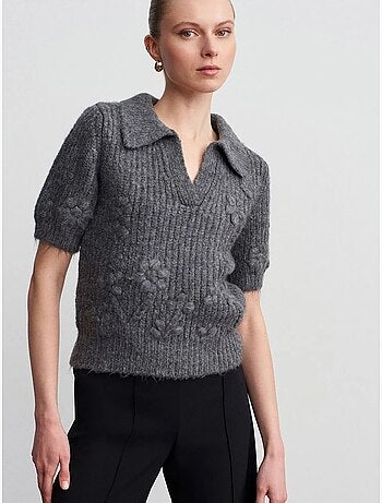 Jersey acanalado texturizado con cuello polo