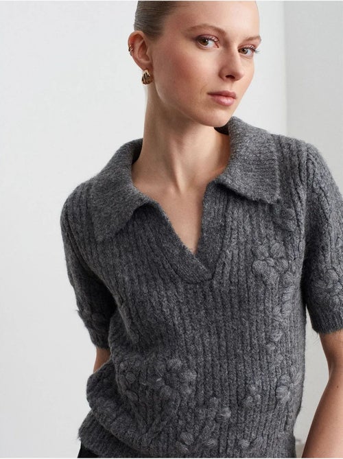 Jersey acanalado texturizado con cuello polo - Kiabi Jersey acanalado texturizado con cuello polo - Kiabi
