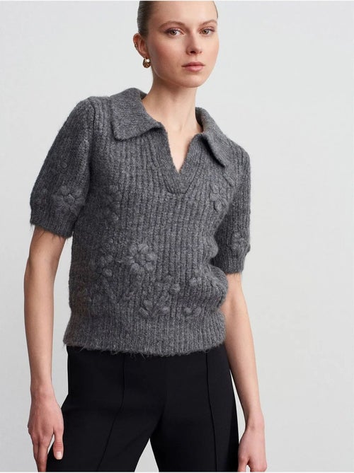 Jersey acanalado texturizado con cuello polo - Kiabi Jersey acanalado texturizado con cuello polo - Kiabi