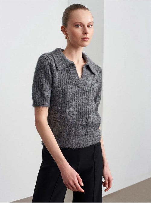 Jersey acanalado texturizado con cuello polo - Kiabi Jersey acanalado texturizado con cuello polo - Kiabi