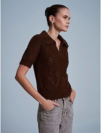 Jersey acanalado texturizado con cuello polo