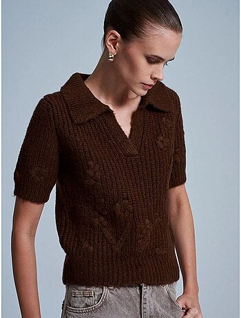 Jersey acanalado texturizado con cuello polo