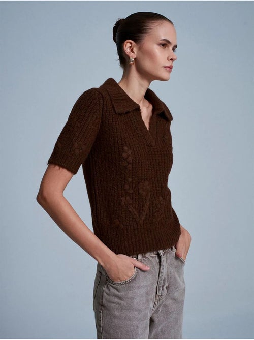 Jersey acanalado texturizado con cuello polo - Kiabi Jersey acanalado texturizado con cuello polo - Kiabi