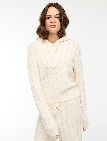 Jersey con capucha y diseño trenzado