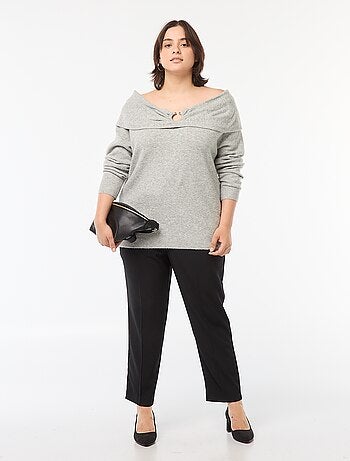 Jersey con cuello bardot y detalle en el pecho