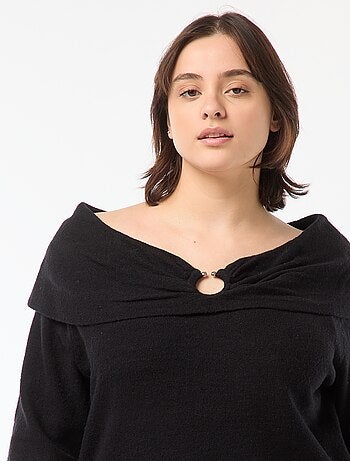 Jersey con cuello bardot y detalle en el pecho