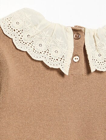 Jersey con cuello de fantasía y bordado inglés