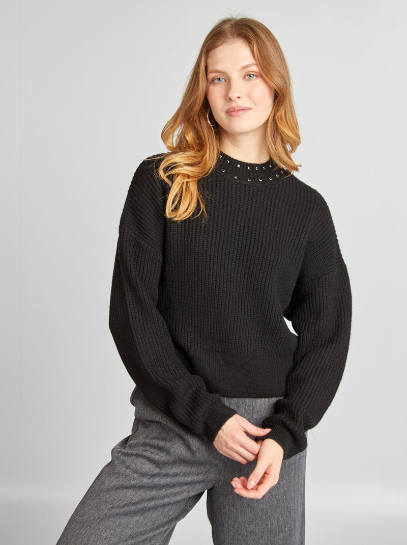 Jersey con pedrería en el cuello negro - Kiabi