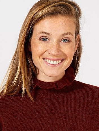 Jersey con volante en el cuello y lunares en relieve - Kiabi