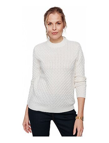 Jersey corto y cálido con cuello alto de punto grueso.