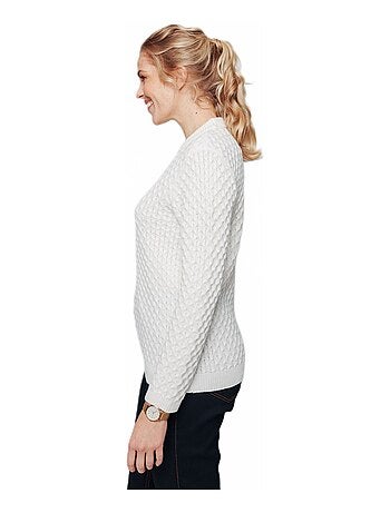 Jersey corto y cálido con cuello alto de punto grueso.