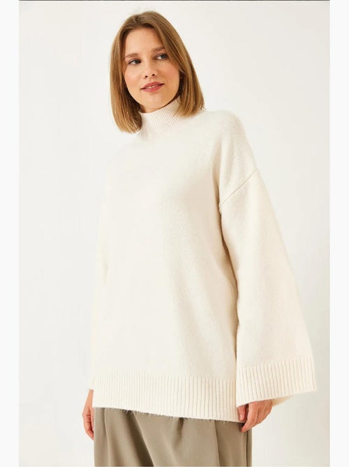 Jersey de punto oversize de cuello alto medio con detalle acanalado lucci - Kiabi Jersey de punto oversize de cuello alto medio con detalle acanalado lucci - Kiabi