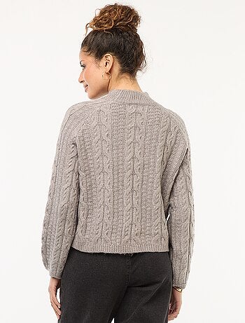 Jersey de punto trenzado con cuello redondo alto