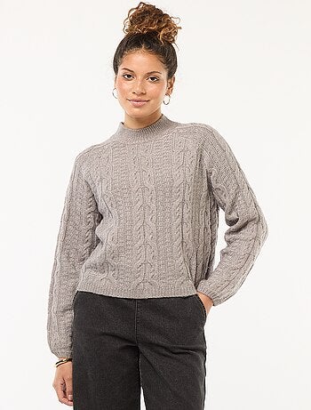 Jersey de punto trenzado con cuello redondo alto