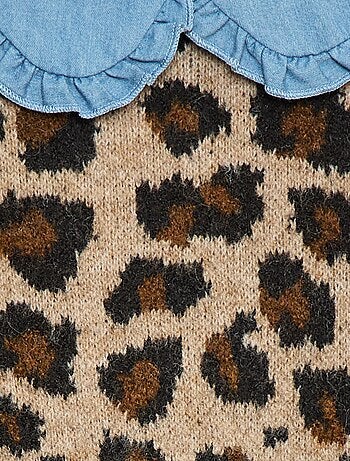 Jersey leopardo con cuello Claudine con volantes