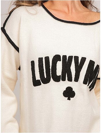 Jersey oversize con mensaje bordado "lucky me" kevisse