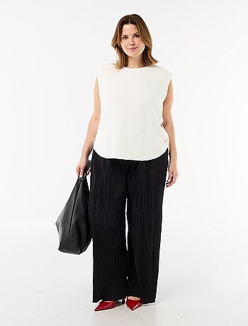 Jersey sin mangas con botones dorados en el lateral