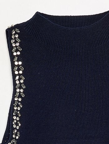 Jersey sin mangas con joyas en las sisas