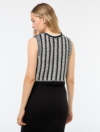 Jersey sin mangas de crochet con bajo ondulado