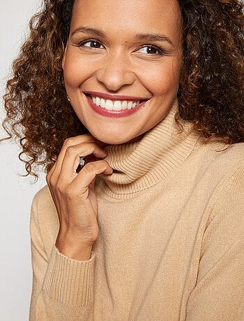 Jersey suave de cuello vuelto y manga larga