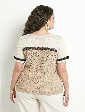 Jersey suave y brillante de manga corta y cuello redondo