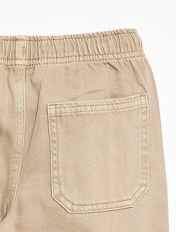 Jogger con cintura elástica y cordón ajustable