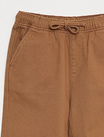 Jogger con cordones ajustables