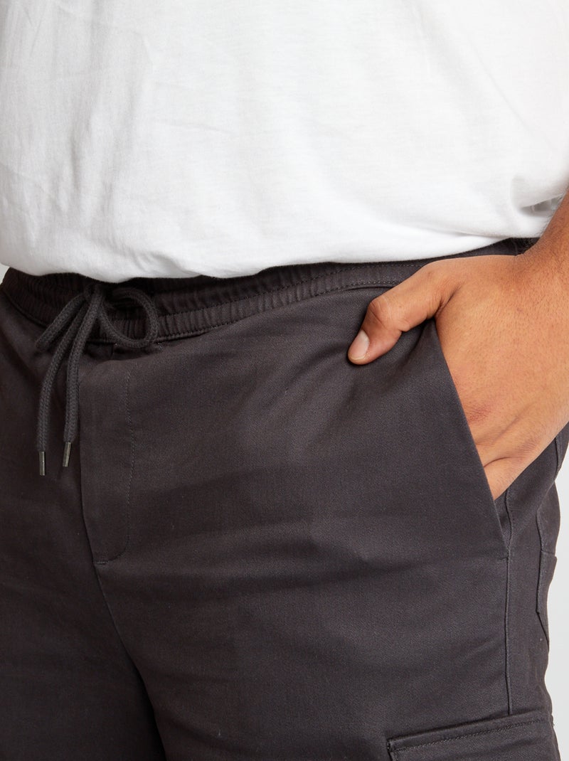 Jogpant con bolsillos con solapa Gris - Kiabi