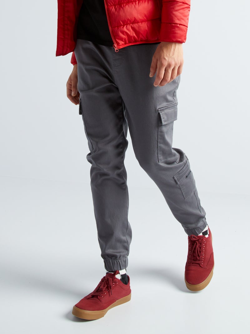 Jogpant con bolsillos con solapa GRIS - Kiabi