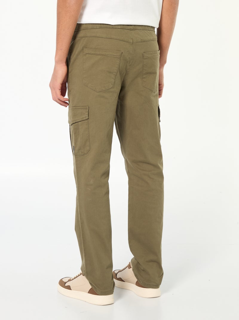 Jogpant con bolsillos con solapa KAKI - Kiabi