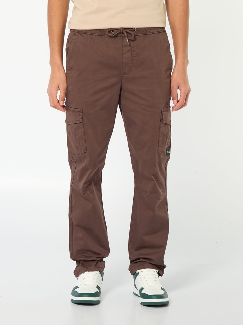 Jogpant con bolsillos con solapa Marron - Kiabi