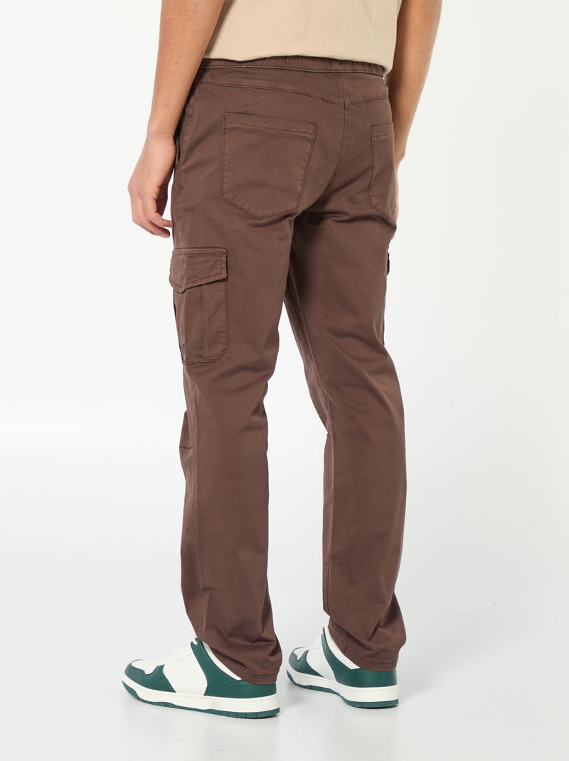 Jogpant con bolsillos con solapa Marron - Kiabi