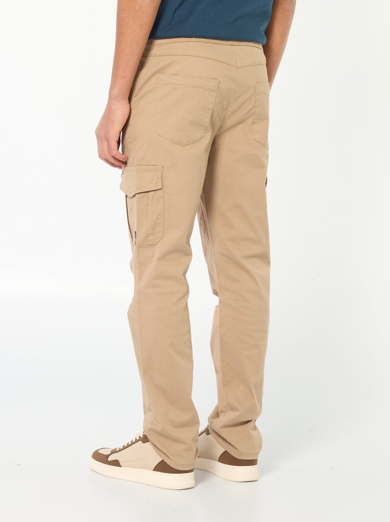 Jogpant con bolsillos de solapa BEIGE - Kiabi