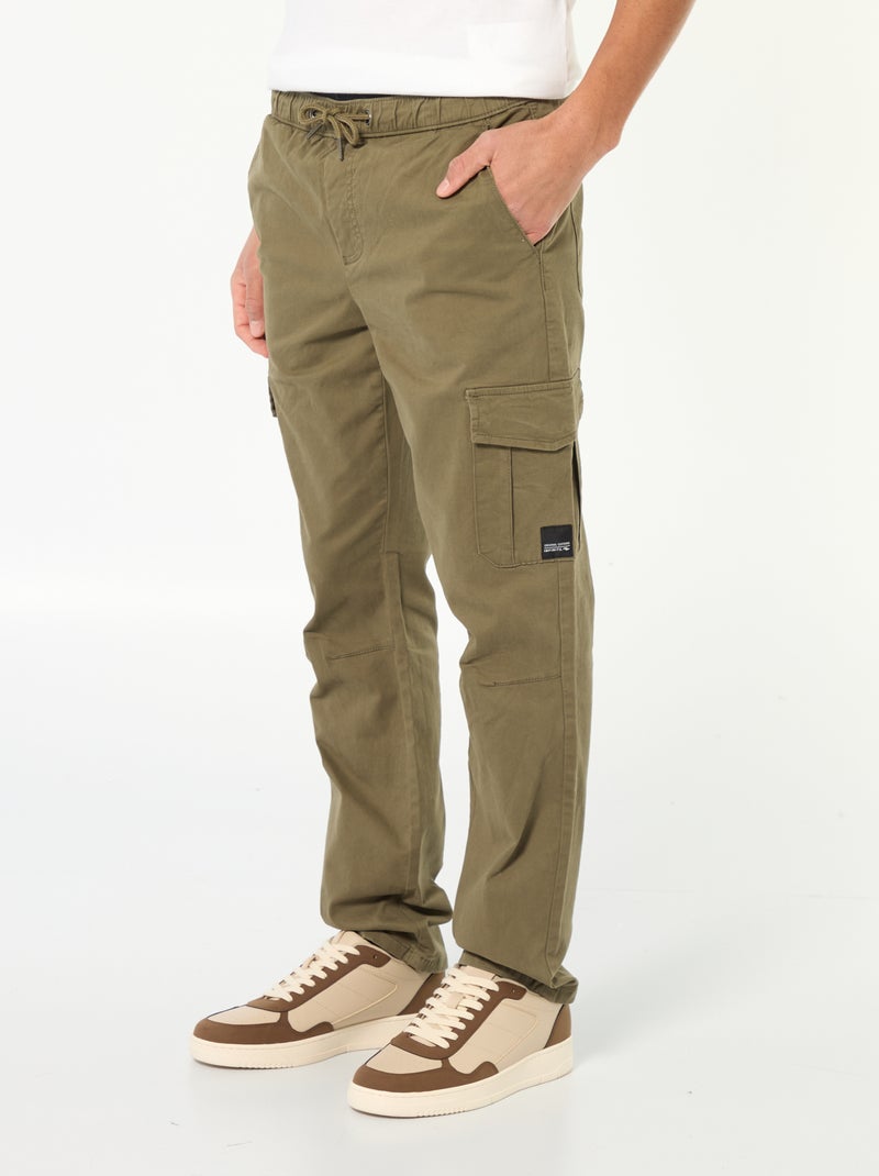 Jogpant con bolsillos de solapa KAKI - Kiabi