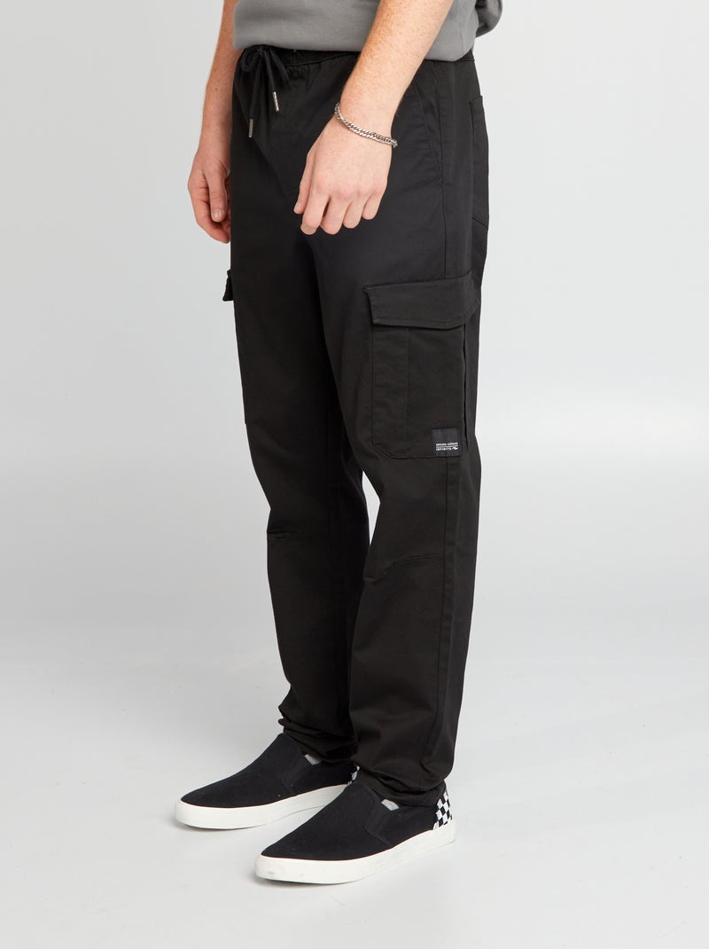 Jogpant con bolsillos de solapa negro - Kiabi