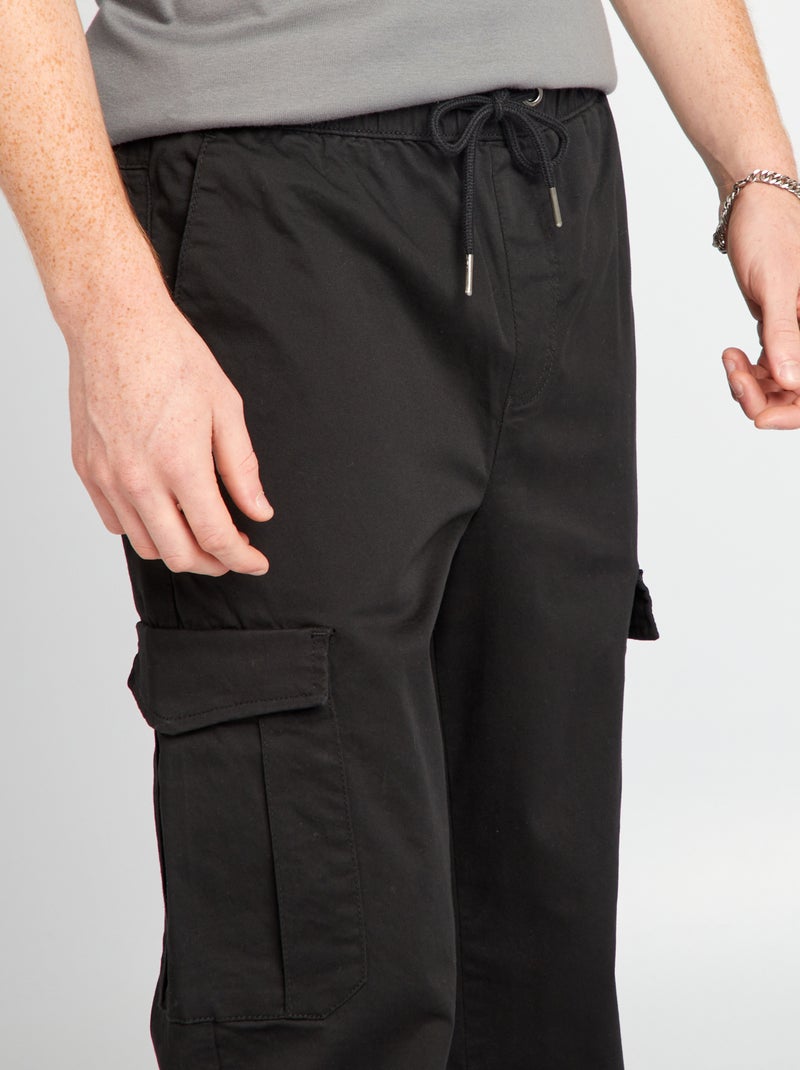 Jogpant con bolsillos de solapa negro - Kiabi