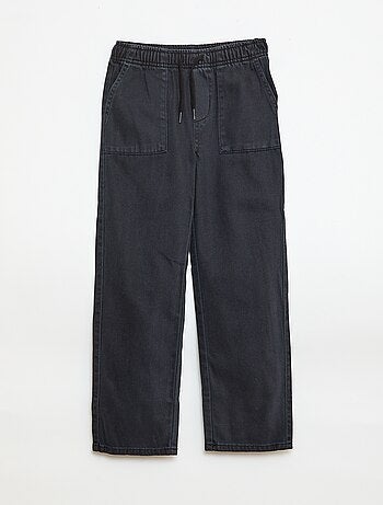 Jogger con cintura elástica y cordón ajustable