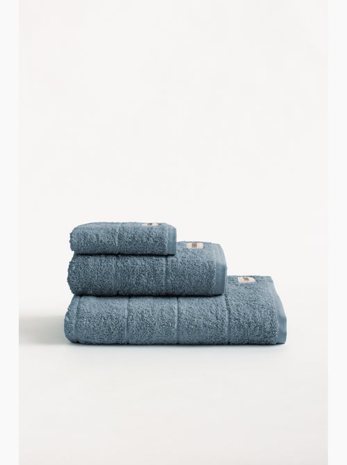Juego completo de baño 100% algodón, rizo 600g/m2, con colgador - Gamusi. - Kiabi Juego completo de baño 100% algodón, rizo 600g/m2, con colgador - Gamusi. - Kiabi