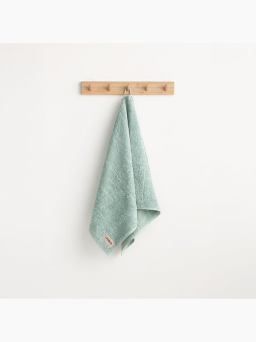 Juego completo de baño 100% algodón, rizo 600g/m2, con colgador - Gamusi. - Kiabi Juego completo de baño 100% algodón, rizo 600g/m2, con colgador - Gamusi. - Kiabi