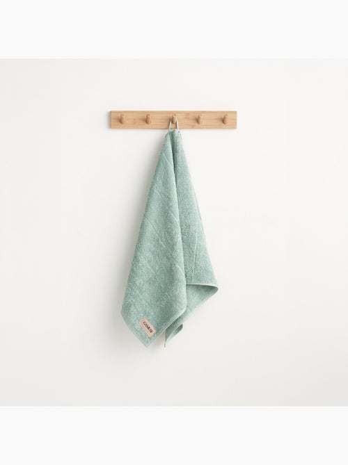 Juego completo de baño 100% algodón, rizo 600g/m2, con colgador - Gamusi. - Kiabi Juego completo de baño 100% algodón, rizo 600g/m2, con colgador - Gamusi. - Kiabi